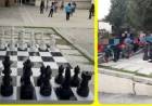 Okul Bahçesinde Satranç