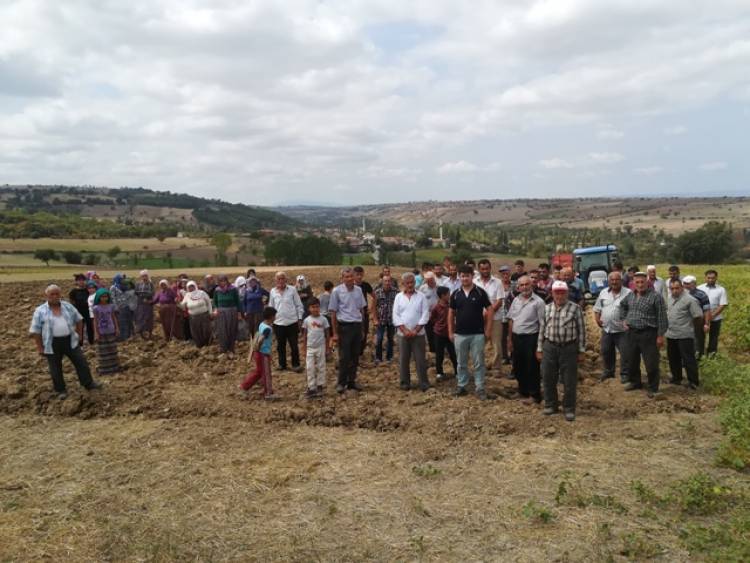 40 Yıl Önce Aldıkları Tarlanın Kiralanmasına Oruç Mahalleliler Tepki Gösterdi